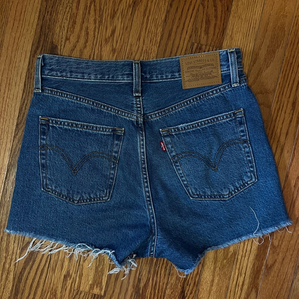 Levi’s ribcage shorts!